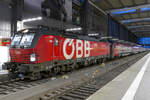 Die 1293 048 [91 81 1 293 048-5 A-�BB] hat am Abend des 22.08.2025 den M�nchener Hbf mit einer Railjet 2-Garnitur erreicht.
