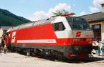 30.05.1993, Dampflokfest in Selzthal, ausgestellt ist auch die Zweisystem-E-Lok 1822 004-6 der ÖBB, vorgesehen für die Beförderung von Güterzügen über den Brenner in das