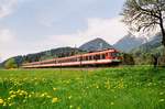 Am 13. und 14. Mai 2005 fand im Ennstal die Veranstaltung  Bahnklassik Ennstal  statt. Die Aufnahme entstand am 14.05. zwischen Schladming und Lietzen. Aber immer muss jemand die  Klassic  stören! Hier rauscht der ET 4010 001 der ÖBB als Schnellzug nach Graz. Kann man solchen  Störenfrieden  in solcher Umgebung böse sein?