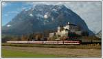 Trautenfels ist nicht mehr mit der Bahn erreichbar. Die Haltestelle wurde aufgelassen, der Schranken wird aber noch immer durch einen Schrankenwrter bedient. Diese Fotostelle ist eine schne Vormittagsfotostelle, wir waren leider gegen 13:30 dort. Man kann an den Schatten gut den tatschlichen Sonnenstand ausmachen, aber wenn ich schon in der Gegend bin, musste auch eine Aufnahme mit dem Schloss Trautenfels mit nach Hause genommen werden. Das Bild zeigt brigens IC 517  Karl Bhm  von Salzburg nach Graz am 2.11.2007.