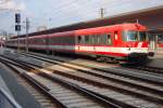 Von vier noch in Betrieb befindlichen 4010/6010 den zweiten erwischt. Hier in der Abendsonne der ehemalige  Transalpin  6010 006-2 kurz vor der Abfahrt von Linz nach Salzburg, Steuerwagen voraus.