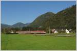Der als SLP 14266 verkehrenden 4010 009 von Linz nach Bischofshofen am 4.10.2010 nchst St.