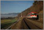 IC 550  Wiener Volkshochschulen  von Graz nach Wien, mit Triebkopf 4010 006 voraus kurz vor der Durchfahrt der Station Schlglmhl am 25.11.2006.