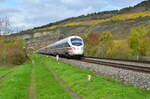 Ex ÖBB ICE T 4011 091 und ein unbekannter Schwestertriebzug fahren am 01.11.2022 ihrem nächsten Halt in Würzburg entgegen.