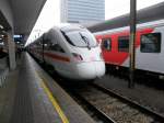 ICE 28 auf dem Weg nach Frankfurt/Main am 20.12.2008 bei seinem Halt in Linz Hauptbahnhof.