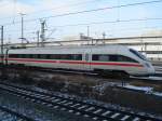 Der ICE-T  Wien  (4011 590-9) der BB wartet am 03.01.09 bei klirrender Klte im Bw Mnchen Hbf auf seinen nchsten Einsatz.