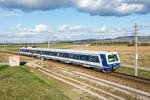 Schnellbahnzug 21983 ist vom Bahnhof Tullnerfeld nach Stockerau unterwegs. Die Aufnahme entstand am 06.04.2019.