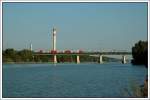 RSB 8 von Wiener Neustadt nach Wien Sdbahnhof Ostseite am 16.9.2007 bei der Querung der Ostbahnbrcke ber die Neue Donau in der Wiener Lobau.