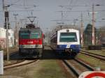 Whrend die 1144 212 heute einen Ruhetag hat, trifft die 4020 208 gerade im Bahnhof von Stockerau als S9 ein.