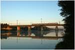 Als die S80 noch blau/elfenbein war: Triebzug der Rh 4020 berquert die Neue Donau bei Wien-Lobau, 22.9.2007