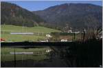 In einer Pftze spiegelt sich dieser Triebwagen der BR 4020, welcher als R 2953 von Payerbach Reichenau nach Mrzzuschlag unterwegs war.
Spital am Semmering 18.10.2011