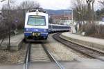 Da der Schranken sehr schnell ffnete, gelang mir dieses Bild: 4020 245-9 als S15 nach Htteldorf am 25.Februar 2012 in der Hst.