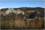 ber das Krausel Klause Viadukt nahe Breitenstein, fhrt 4020 302 als R 2949 von Payerbach Reichenau nach Semmering.
10.3.2012