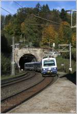 4020 203 als R 2949  (Payerbach Reichenau - Semmering) beim Verlassen des 439m langen Wolfsberg-Tunnel.