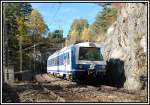 Blick vom Weinzettelwand-Tunnel Richtung Weinzettelfeld-Tunnel. 4020 217 von Mrzzuschlag nach Gloggnitz am 26.10.2006