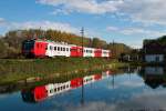 4020 299 spiegelt sich im Kritzendorfer Fischteich am Nachmittag des 16.10.2014.