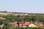 4020 317-6 am 29.August 2015 als R 2162 auf der Hangbrücke bei Limberg-Maissau.