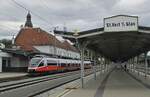 4024 111-8 verlässt am 23.08.2022 den Bahnhof St. Veit an der Glan, um als S 2 über die Ossiacherseestrecke nach Villach zun fahren