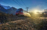 4024 111-9 fährt bei Sonnenuntergeng, nahe Berg im Drautal, Lienz entgegen.
Der Zug war unterwegs als S1 4239.
Aufgenommen am 10.3.2017