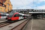 Ausfahrt am 12.08.2016 von ÖBB 4024 024-4 zusammen mit ÖBB 4024 001-2 als S1 (Lindau Hbf - Bludenz) aus dem Startbahnhof in Richtung Lindau Reutin.