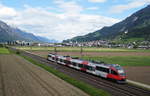 Mit einer 10-minütigen Verspätung ist der Innsbrucker 4024 069-9 auf dem Weg als S1 5121 von Telfs-Pfaffenhofen nach Kufstein. Vor der Kulisse der Silberstadt Schwaz konnte er dokumentiert werden. 18.05.2019.