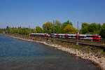 Zwei 4024 in neuer und alter Lackierung treffen sich auf dem Bahndamm Lindau. 1.5.19