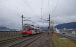 In der Vorweihnachtszeit wird die S-Bahn Tirol immer besonders gut angenommen. Somit sind die 4-teiligen Talent-Triebzüge auch an Sonntagen sehr gut besetzt. Vor allem betrifft dies den Großraum Innsbruck. Am 22.12.2019, dem letzten Sonntag vor Heiligabend, befindet sich der Innsbrucker 4024 057-4 als S1 5118 (Kufstein - Telfs-Pfaffenhofen) kurz vor Innsbruck und hält in wenigen Sekunden in der Haltestelle Rum.