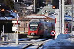ÖBB 4024090 REX von Garmisch-Partenkirchen nach Innsbruck bei der Einfahrt in Bahnhof Seefeld/Tirol am 17.01.2020 15.13 Uhr. In der Nacht zuvor hatte es kräftig geschneit, trotzdem war Betrieb auf der Karwendelbahn nicht eingeschränkt.