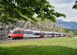 4024 124-2 + 4024 092-1 als S 1 (Innsbruck Hbf - Kufstein) bei Wiesing, 24.04.2020.