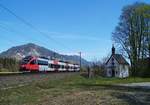 Einer der wenigen noch nicht mit LED-Leuchten ausgestatteten Talent-Triebzüge bei den ÖBB ist der 4024 059-0. Am 16.04.2020 war er als REX 5216 von Kufstein nach Steinach in Tirol unterwegs und konnte bei Brixlegg im Mittagslicht eines strahlenden Frühlingstages aufgenommen werden.