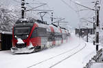 4024 054-1 fährt mit einem dahinter unbekannten 4024 als REX durch Dornbirn Haselstauden. 15.01.21