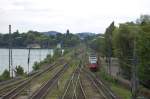 Der Bodenseedamm von der Straenbrcke aus. Ein stereichischer Talent-Triebwagen der Reihe 4024 hat gerade Lindau verlassen um kurz nach dem Bodenseedamm rechts in Richtung Bregenz abzubiegen. Sonntag, 6. Juli