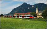 Ein RegionalExpress ist auf der Fahrt nach Wrgl. Aufgenommen im September 2008 bei Nieraudorf.