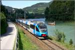 Triebwagen 4024 120  S-Bahn Steiermark  fhrt als R 3790 von Kleinreifling nach Selzthal.Meines Wissens war der Blaue Talent bis dato noch nicht im Gesuse unterwegs und wird es warscheinlich auch nicht mehr sein, denn schon in 2 Wochen wird auf dieser wunderschnen Strecke der Personenverkehr eingestellt.
Kleinreifling 16.08.2009