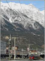 So klein sieht ein BB Talent in Innsbruck  aus vor der imposanten Kulisse der Nordkette, wo auerdem der Streckenverlauf der Hungerburgbahn gut zu erkennen ist.