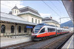 16. April 2026 im Bahnhof Spittal Millstättersee . Eine Ente verlässt den Bahnhof in kürze in Richtung Lienz 