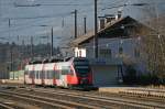 4024 067 legt als R 5115 einen Halt in Brixlegg ein, 30.12.2008.