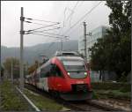 Ein Zug der BR 4024 und das Bregenzer Kunstmuseum. 

14.10.2010 (M)