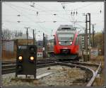 Triebwagen der Baureihe 4024 auf dem Weg nach Wien-Sd bei der Ausfahrt aus der S-Bahnstation Atzgersdorf-Mauer am 4.3.2006