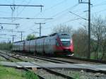 4024 Doppelgarnitur vor der Einfahrt Bhf. BRUCK/Leitha 2006-04-24