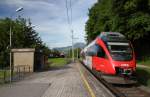 Ein Regionalzug von Buchs in der Schweiz kommend, verläßt die Haltestelle Gisingen Richtung Feldkirch, Mai 2012 