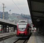 Ein BB-4024 als S3 nach Steinach in Tirol in Innsbruck Hbf am 20.4.2013. Im Hintergrund ist auch die Bergiselschanze gut zu erkennen.