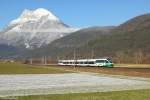 Am 01.12.13 konnte ich bei Flaurling den Innsbrucker Werbetalent der Tiroler Versicherungen aufnehmen.
Hier fährt der 4024 088 von Landeck nach Innsbruck.