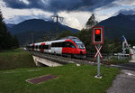 4024 122-6 fährt als S1 4245 (Friesach - Lienz), kurz vor der Haltestelle Berg im Drautal vorüber.