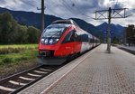 4024 122-6  Sonnenstadt Lienz  hält als S1 4252 (Lienz - Friesach), im Bahnhof Greifenburg-Weißensee.
Die beiden Augen und der Mund auf der Front, stammen von der am 29.9. stattgefundenen ÖBB-Veranstaltung  Märchenzug .
Aufgenommen am 7.10.2016.