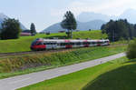 ÖBB 4024 059-0 ist als RX zwischen Innsbruck und Garmisch-Partenkirchen unterwegs. Der Talent hat zwischen Innsbruck und Mittenwald das Karwendelgebirge umrundet und rollt nun die Schmalenseehöhe hinunter in Richtung Klais. 15.09.2016