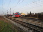 Eine Rh 4024 'Talent' der ÖBB kurz nach dem Linzer Hauptbahnhof. (10.04.16)