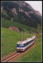 4030 229 als R4411 erlässt am 21.05.2001 den Bahnhof Vordernberg.