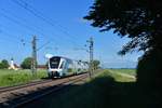 Ein Westbahn KISS am 17.06.2017 bei Amselfing. 