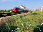 4124 024-3 hat als S60, bzw. 26021 nur noch wenige Meter bis zum Ziel im Bahnhof der Bezirksstadt Bruck/Leitha; 180801